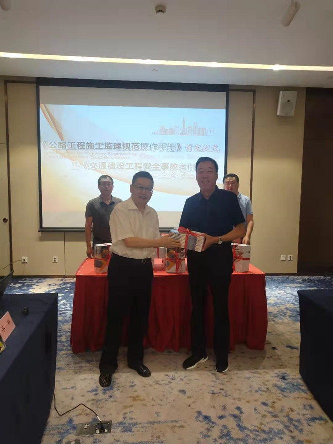 1567571355317079221.jpg 9.1操作手冊首發儀式2.jpg